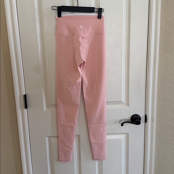NWT Astoria pink bow leggings size small super cute! - Picture 3 of 5